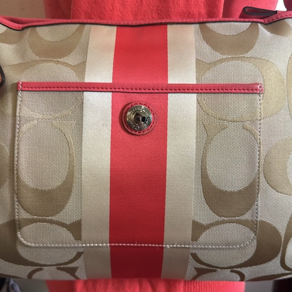 NWOT COACH medium sized handbag. Zip closure, multicolor tag & beautiful color. - Picture 4 of 16